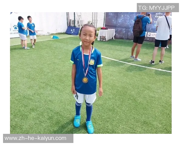 《追逐梦想的脚步 足球巨星精彩瞬间视频集锦》